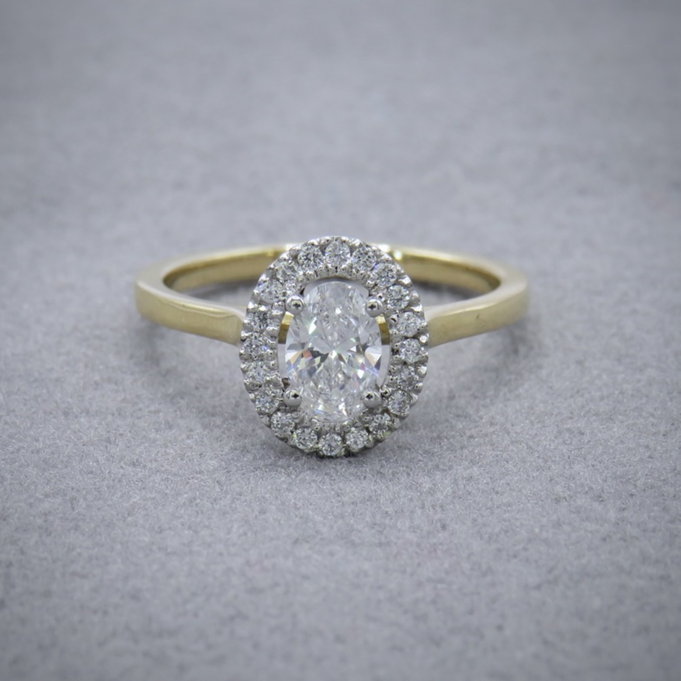 Diamond halo ring in yellow gold and white gold
