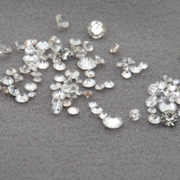 Loose white gemstones